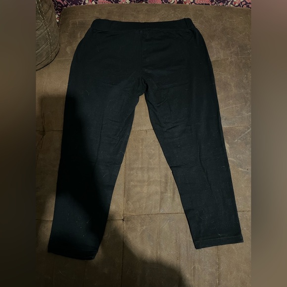 SWS Black Capris Leggings - Picture 2 of 3